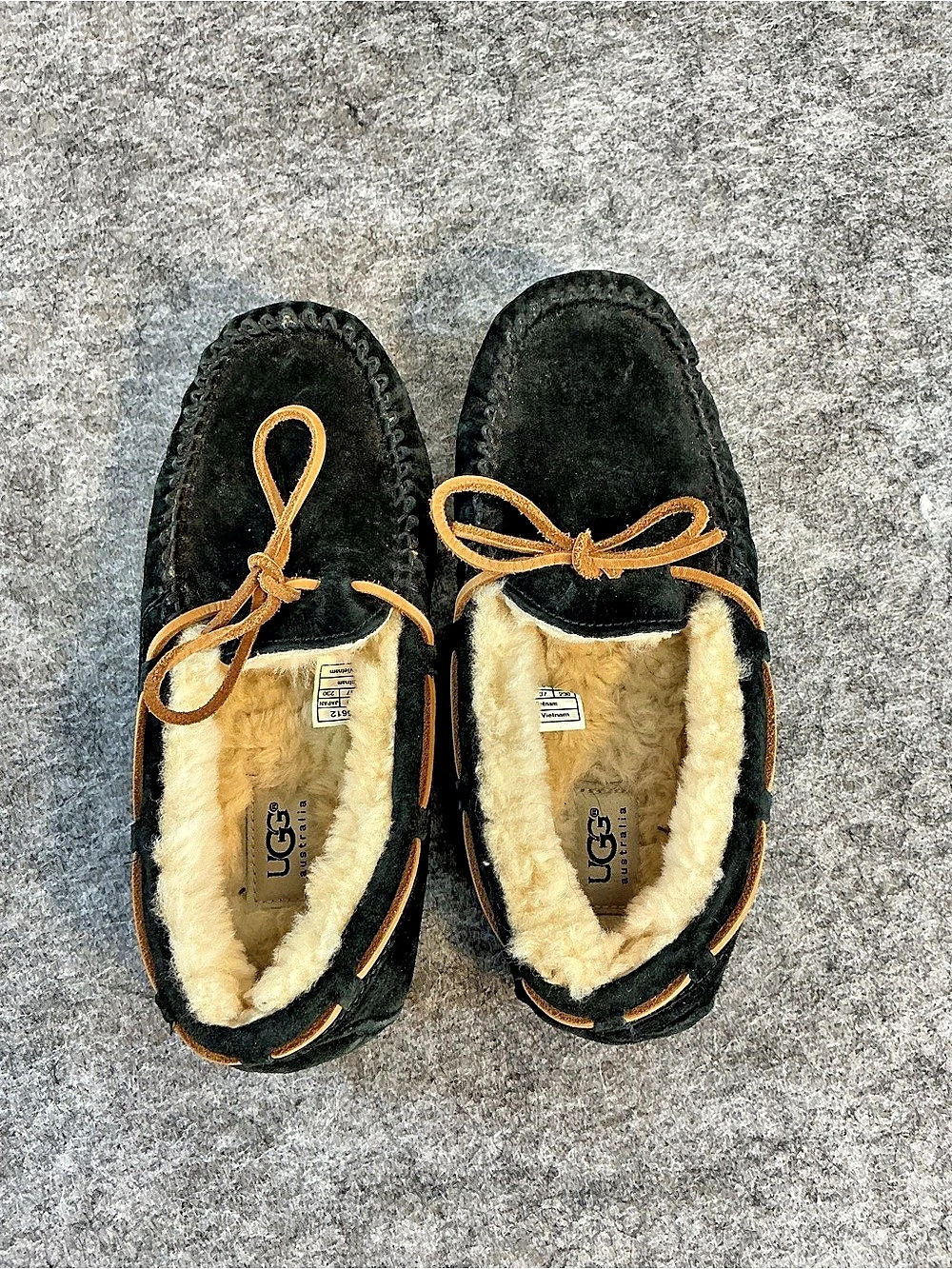 UGG Dakota Slipper Suede Sheepskin Black & Brown US 6
